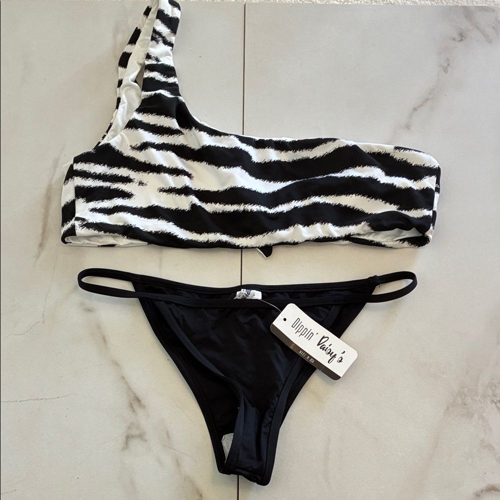 Nwt Dippin' Daisy's black zebra one shoulder Bikini Set